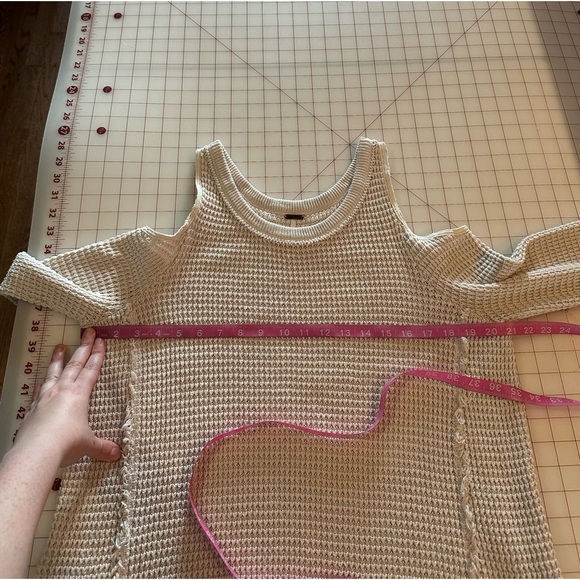 Free People size small cream colored cut out sleeve boho sweater - Picture 6 of 14